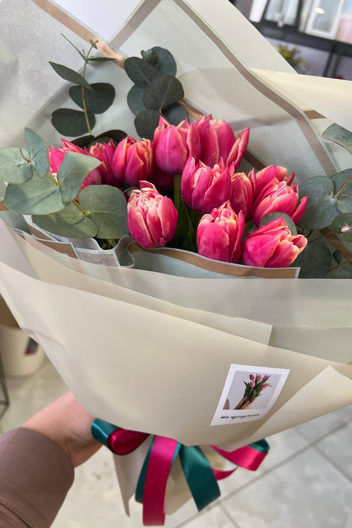 Тюльпаны с эвкалиптом