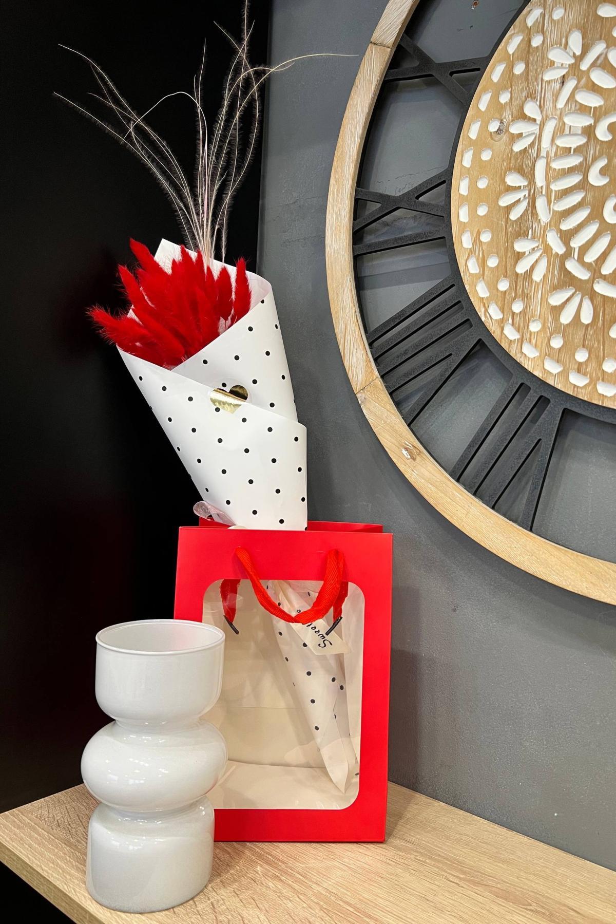 Яркий презент