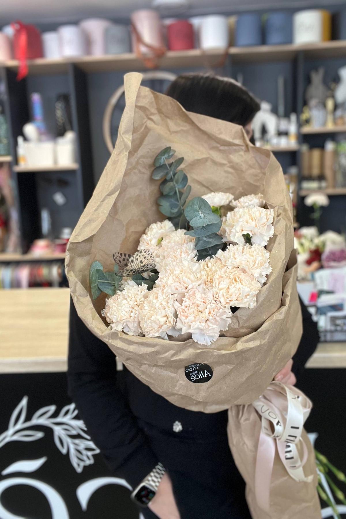 Букет в крафте диантусы