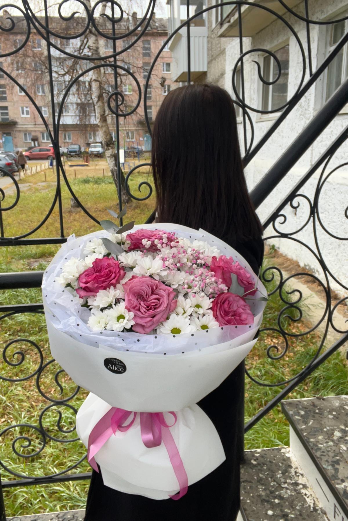 Букет из хризантем и роз
